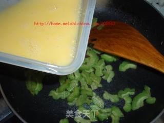 苦瓜煎蛋的做法步骤：2