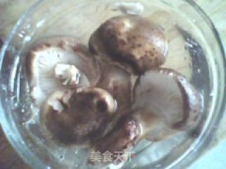 香菇鸡腿煲的做法步骤：2