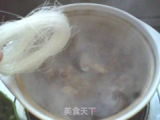 香菇鸡腿煲的做法步骤：2