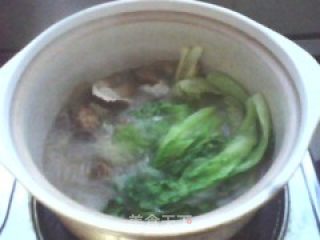 香菇鸡腿煲的做法步骤：2
