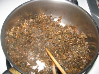 梅干菜烧鸡肉的做法步骤：2