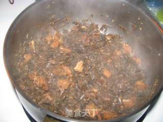 梅干菜烧鸡肉的做法步骤：2