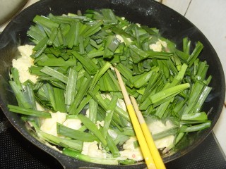 韭菜炒鸡蛋的做法步骤：2