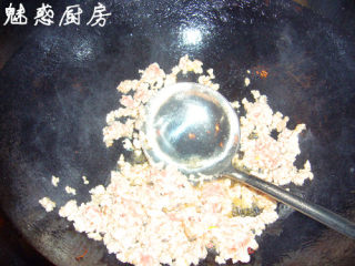 炸酱拌茄子的做法步骤：3