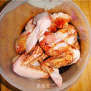 麻辣鸡翅的做法步骤：2