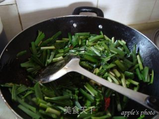 清炒韭菜的做法步骤：2