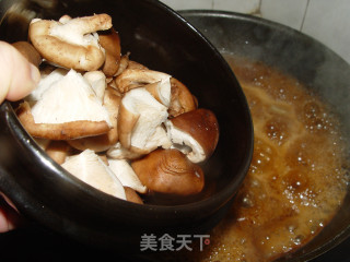香菇鸡翅的做法步骤：2
