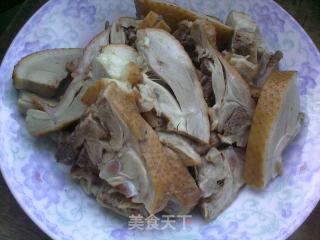 现成菜—爆炒鸭肉的做法步骤：2