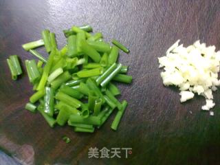 现成菜—爆炒鸭肉的做法步骤：2