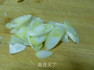 茶树菇头烩肉片西芹的做法步骤：2