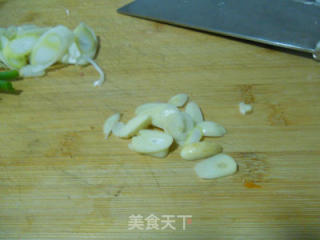 茶树菇头烩肉片西芹的做法步骤：2