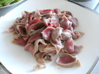 腊炒鲜鸭胗的做法步骤：3