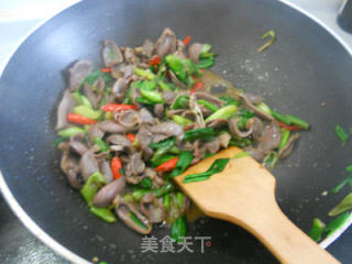 腊炒鲜鸭胗的做法步骤：3