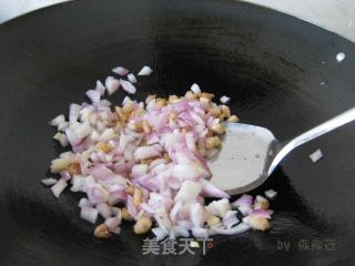 洋葱包菜肉丁的做法步骤：2
