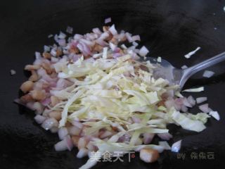 洋葱包菜肉丁的做法步骤：2