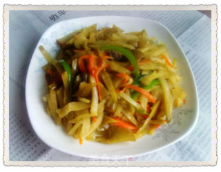 佐粥小菜炒榨菜丝的做法步骤：2