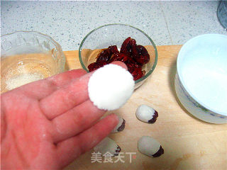 送给老公--简单又美味的小甜点--炸糯米枣的做法步骤：2