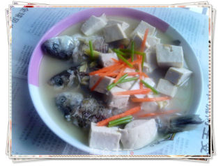 鲫鱼豆腐汤的做法步骤：2
