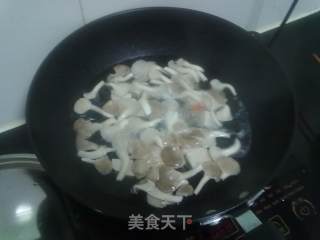 豆苗菌菇汤的做法步骤：2