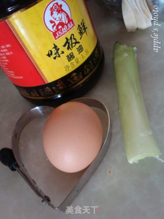 酱油爱心蛋的做法步骤：2