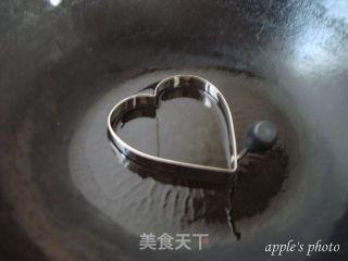 酱油爱心蛋的做法步骤：2