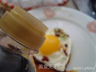 酱油爱心蛋的做法步骤：2