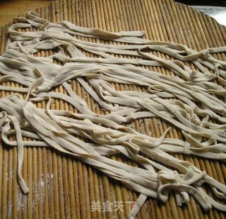 荆芥捞面的做法步骤：2