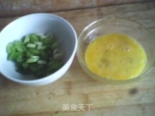 蛋炒馍花的做法步骤：2