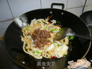 干炒牛河的做法步骤：2