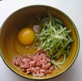 黄瓜煎饼的做法步骤：2