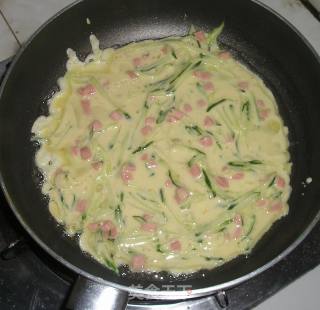 黄瓜煎饼的做法步骤：2