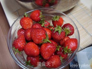 草莓酸奶的做法步骤：2