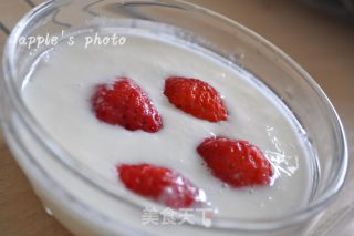 草莓酸奶的做法步骤：2
