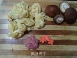 香菇千张结的做法步骤：2