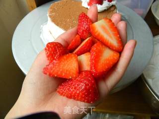 草莓奶油蛋糕的做法步骤：2