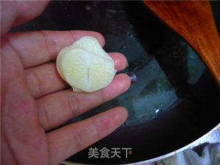 快手菜白菜炒腊肠的做法步骤：2