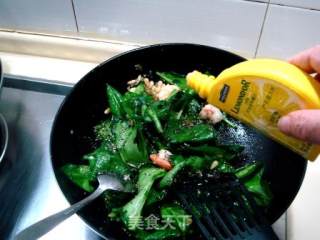 菠菜制作系列之一“鲜虾菠菜沙拉”的做法步骤：2