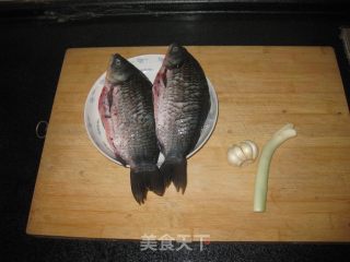 炖鱼的做法步骤：2