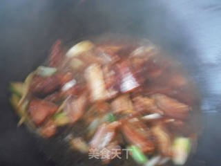 腊肉青椒黄瓜的做法步骤：2