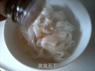 蒜香拌河粉的做法步骤：2