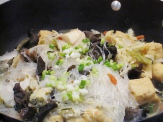 酸辣粉丝大白菜的做法步骤：2