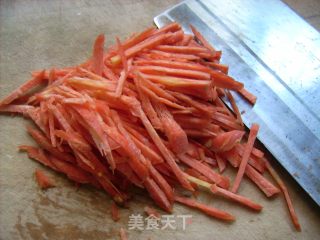 凉拌干豆皮红萝卜的做法步骤：2