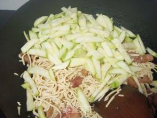 既能当主食又能当菜--千张丝炒里脊的做法步骤：3