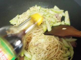 既能当主食又能当菜--千张丝炒里脊的做法步骤：3