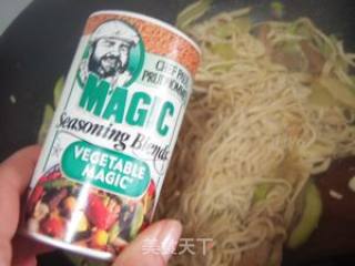 既能当主食又能当菜--千张丝炒里脊的做法步骤：3