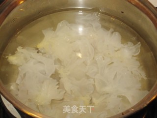 双雪炖木瓜的做法步骤：2