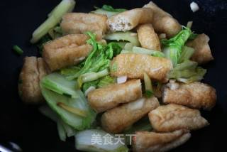 白菜焖油豆腐的做法步骤：3