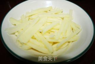 青椒土豆炒榨菜丝的做法步骤：3