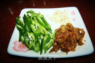青椒土豆炒榨菜丝的做法步骤：3