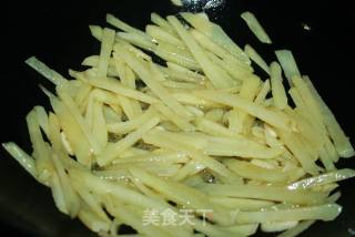 青椒土豆炒榨菜丝的做法步骤：3